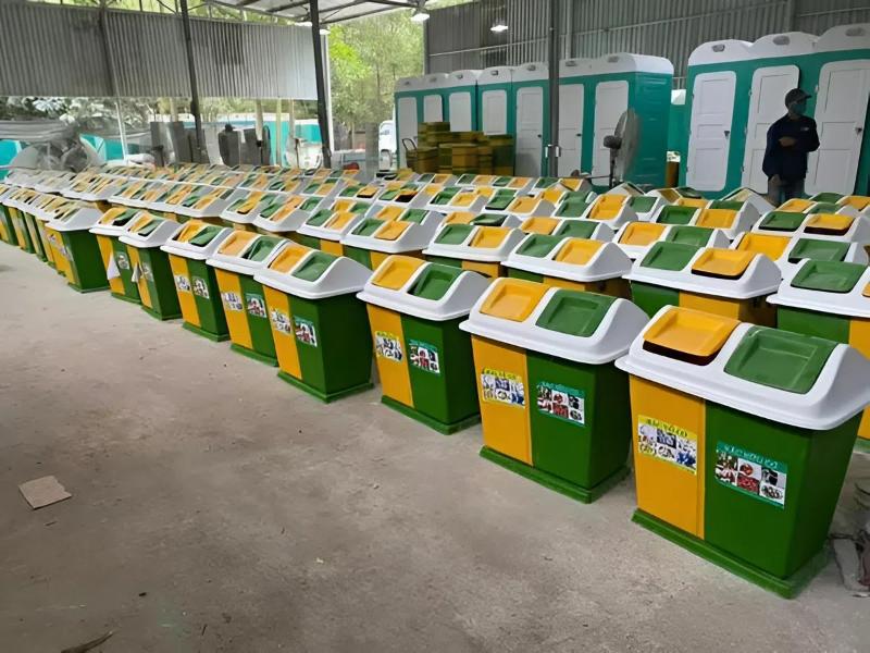 Thùng rác nắp lật | Cấu tạo, phân loại và kích thước chuẩn 3 Thùng rác nhựa nắp lật composite sản xuất từ vật liệu nhựa cốt sợi thủy tinh FRP siêu bền
