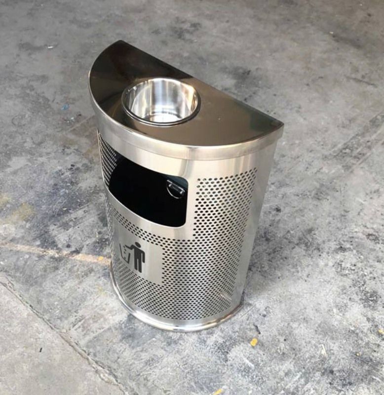 Thùng rác gạt tàn kiểu bán nguyệt