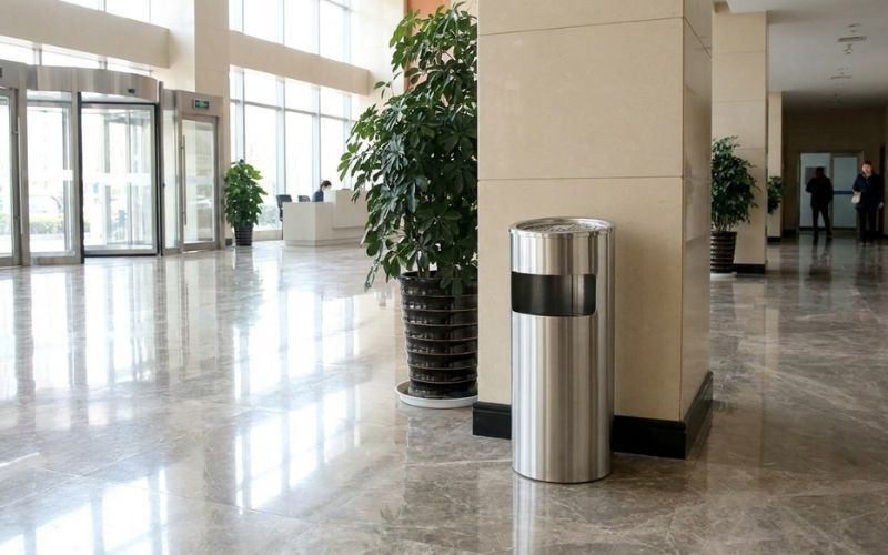 Thùng rác Inox 304 sáng bóng chống gỉ sét trang bị tại sảnh tòa nhà văn phòng và khách sạn