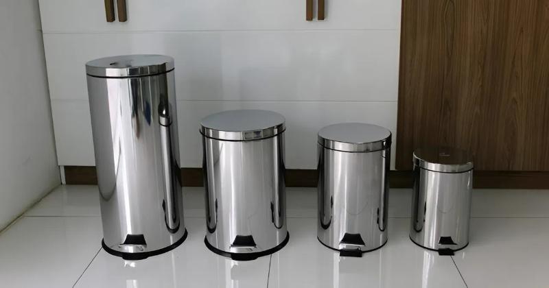 Thùng rác inox đạp chân có cơ chế vứt rác không chạm tay trực tiếp