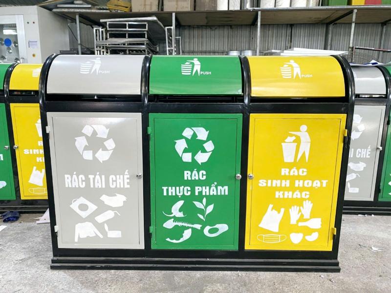 Thùng rác tái chế là loại thùng chuyên dụng dùng để thu gom và phân loại các loại rác
