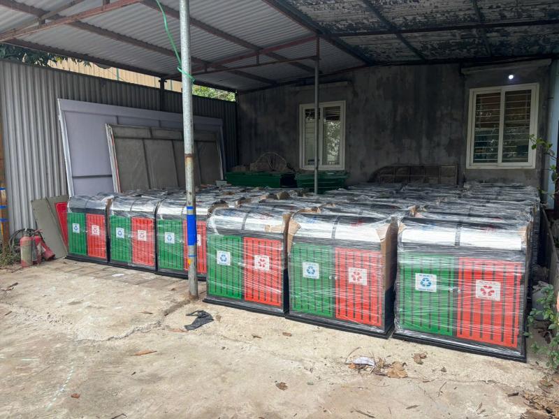 Thùng rác sơn tĩnh điện 2 ngăn được sản xuất số lượng lớn tại xưởng