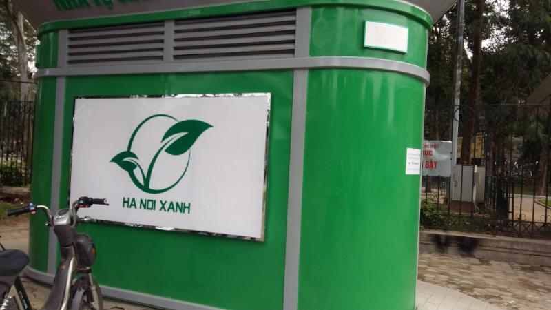Mẫu nhà tắm công cộng Hà Nội màu xanh nổi bật, thiết kế chắc chắn và dễ nhận diện 