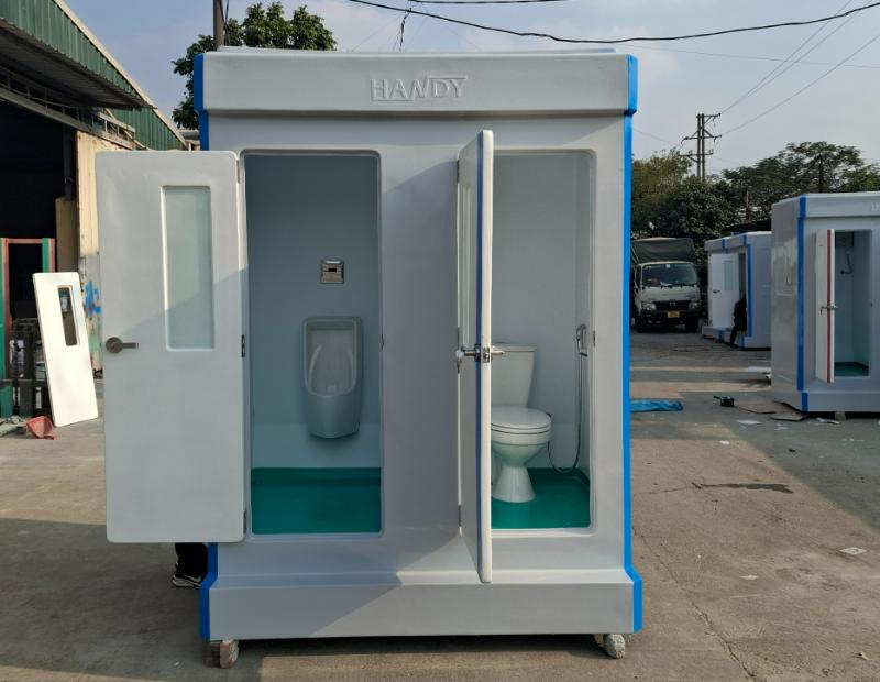 Mẫu thuê nhà vệ sinh di động nam định 2 buồng, bố trí bồn cầu và bồn tiểu riêng biệt tiện dụng 