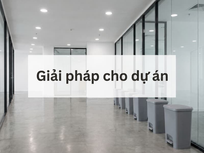 Bố trí thùng rác nhựa đạp chân đồng bộ mang lại vẻ mỹ quan chuyên nghiệp cho tòa nhà và văn phòng.