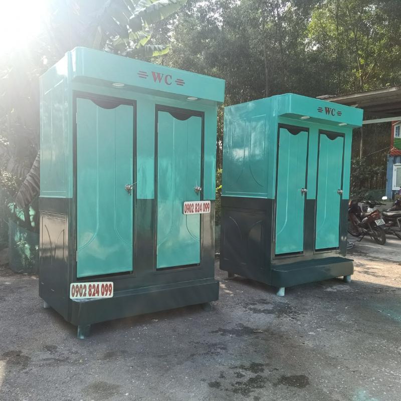 Mẫu nhà vệ sinh công cộng 2 buồng thiết kế màu xanh nổi bật, phù hợp lắp đặt tại khu vực ngoài trời