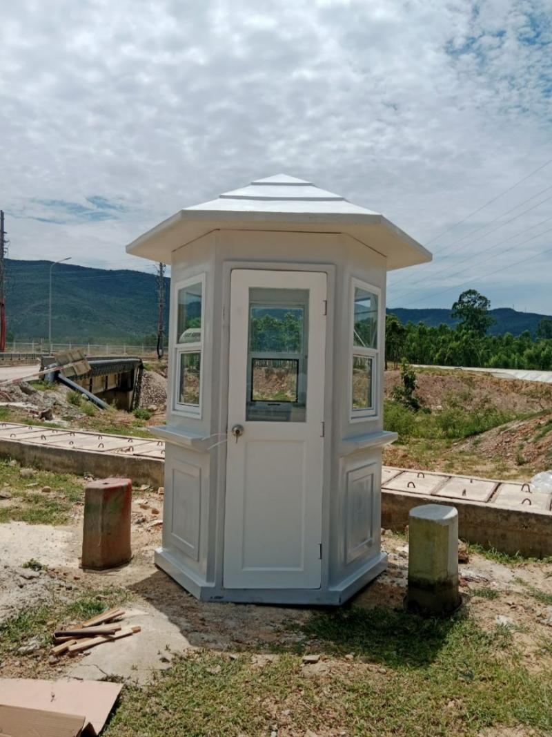 Bốt bảo vệ công trường composite thiết kế nhỏ gọn, chống chịu thời tiết và thuận tiện lắp đặt ngoài trời