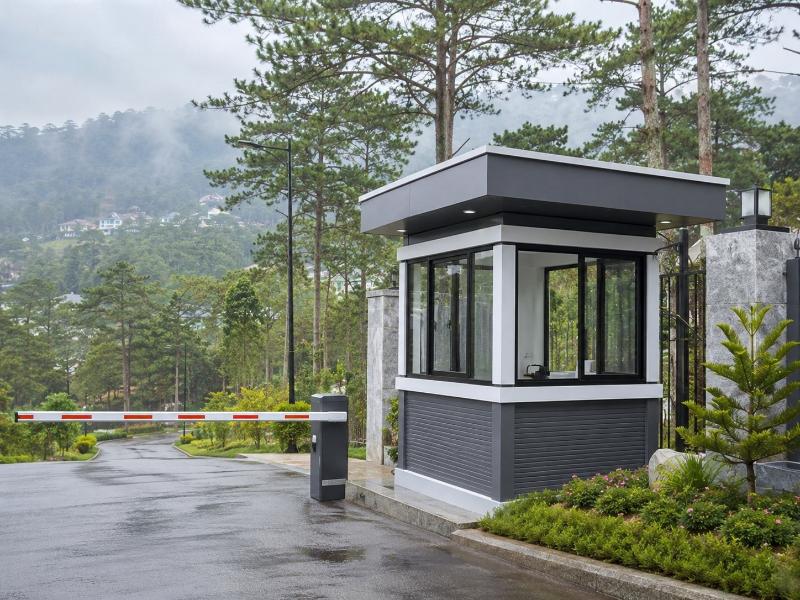 Lắp đặt bốt bảo vệ giúp kiểm soát an ninh hiệu quả và nâng tầm hình ảnh chuyên nghiệp cho các dự án tại Lâm Đồng.