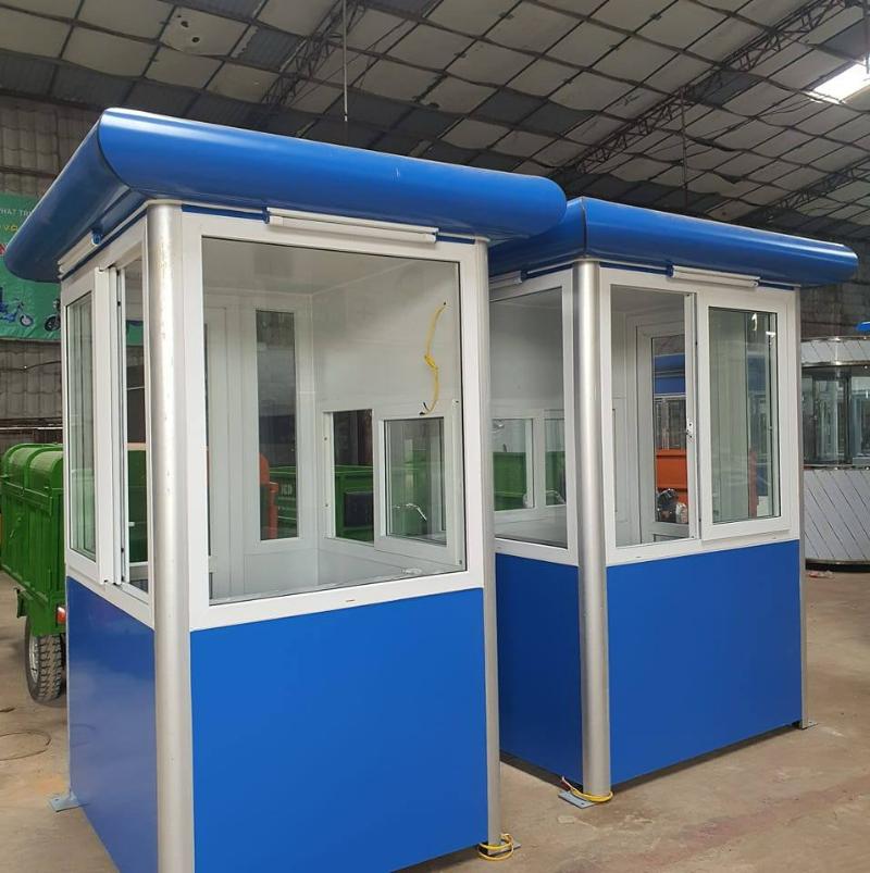 Bốt bảo vệ Thái Bình khung nhôm kính xanh trắng, phù hợp lắp đặt tại cổng cơ quan và nhà máy 