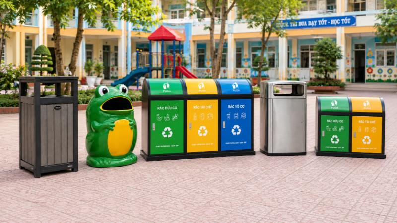 Lựa chọn thùng rác trường học cần ưu tiên chất liệu theo vị trí, dung tích phù hợp lượng rác, thiết kế an toàn và hài hòa với cảnh quan.