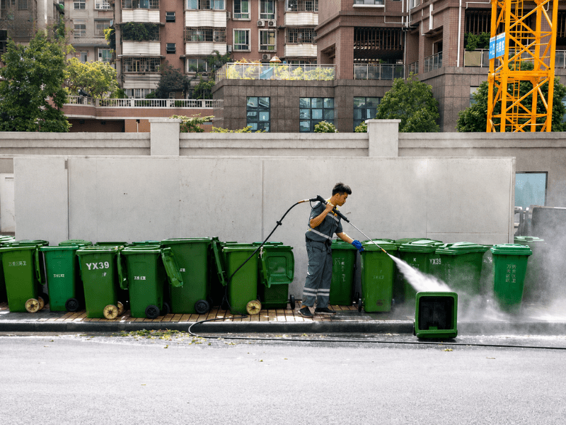 Vệ sinh và kiểm tra thùng rác định kỳ