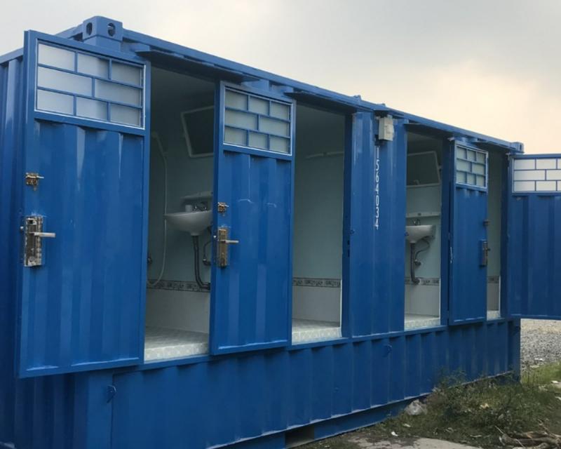 Mẫu nhà vệ sinh lưu động tại hà nội dạng container nhiều buồng, phù hợp cho công trường và khu dự án