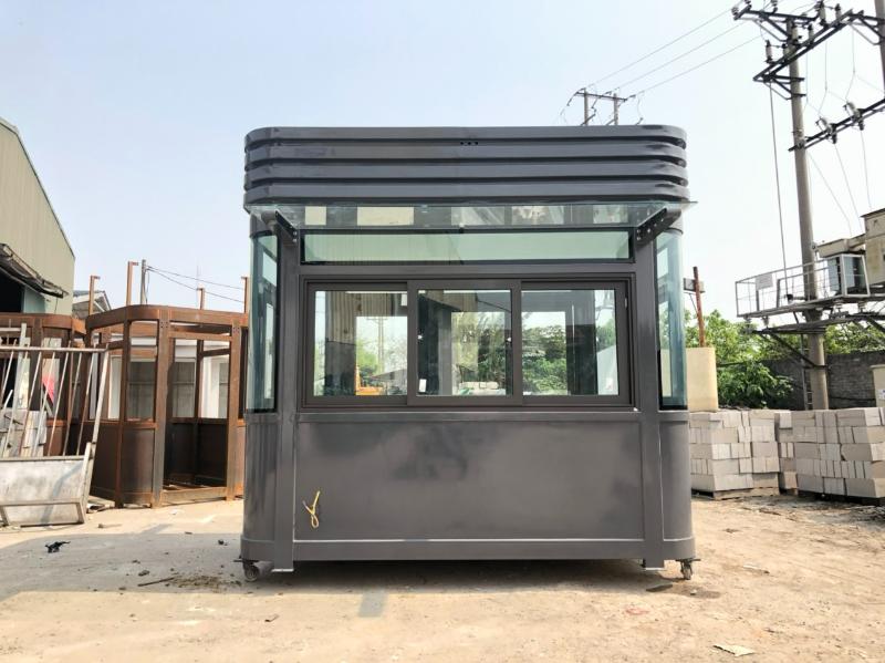 Bốt bảo vệ Quảng Ngãi thiết kế bo góc hiện đại, kính rộng giúp tăng tầm quan sát cho nhân viên trực