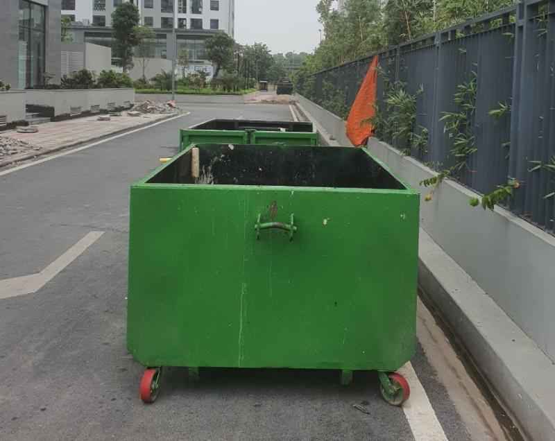 Việc lựa chọn thùng rác phân loại cần dựa trên các yếu tố như dung tích, chất liệu và vị trí bố trí thực tế của từng khu vực.