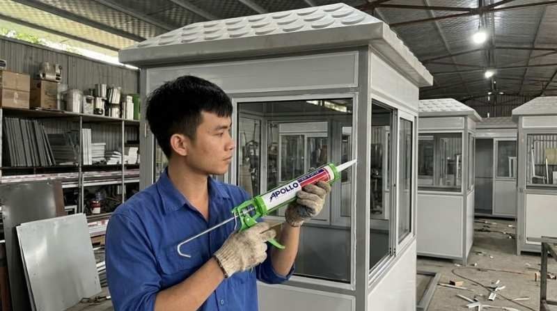 Đặc tính đàn hồi và kháng nước tuyệt đối của keo silicone xây dựng khi trám khe hở bốt bảo vệ ngoài trời.