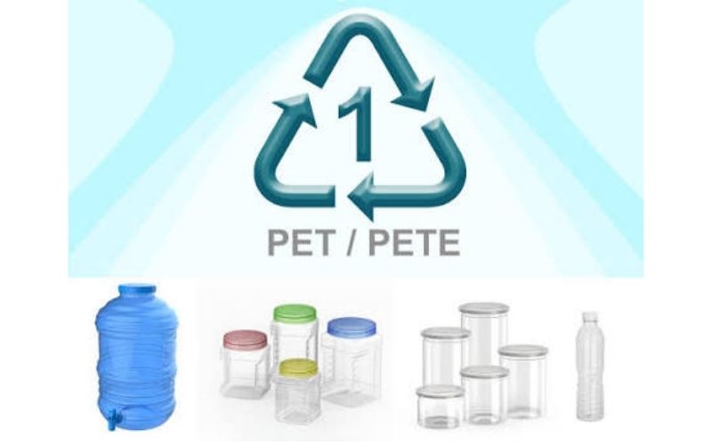 Ký hiệu tam giác tái chế số 1 dưới đáy bao bì chai nhựa Polyethylene Terephthalate (PET)