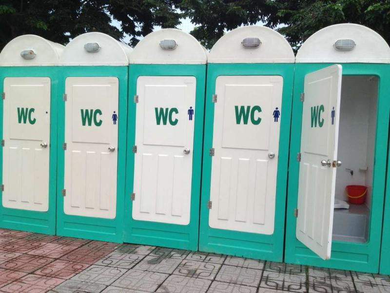 Cụm thuê nhà vệ sinh di động nam định thiết kế nhiều cabin liền kề, thuận tiện bố trí tại khu vực công cộng 