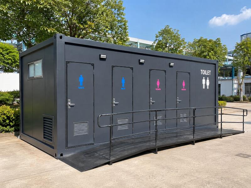 Container vệ sinh nhiều buồng rộng rãi, đáp ứng nhu cầu sử dụng lớn tại các khu công nghiệp và công trường.