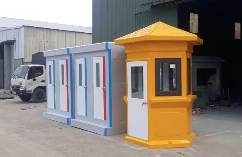 Các mẫu nhà vệ sinh công cộng bằng vật liệu inox, composite hoặc container đang được sử dụng phổ biến nhờ khả năng thi công nhanh và độ bền cao.