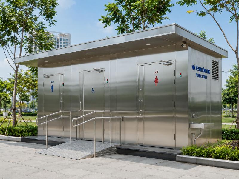 Mẫu nhà vệ sinh inox công cộng bền bỉ, tính thẩm mỹ cao, thích hợp cho công viên và trường học.
