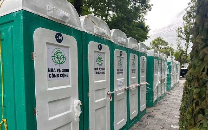 Nhà vệ sinh công cộng lưu động phục vụ Lễ hội Thành Tuyên