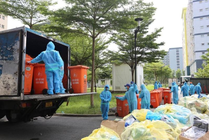 Quy trình thu gom, lưu giữ và vận chuyển rác thải nội bộ phải được thực hiện khép kín, an toàn.