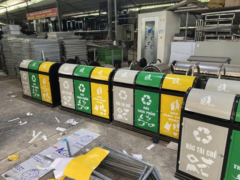 Sản phẩm của CNC Thành Đạt nổi bật với khung thép chắc chắn, nắp đậy tiện lợi và ruột thùng dễ tháo rời.