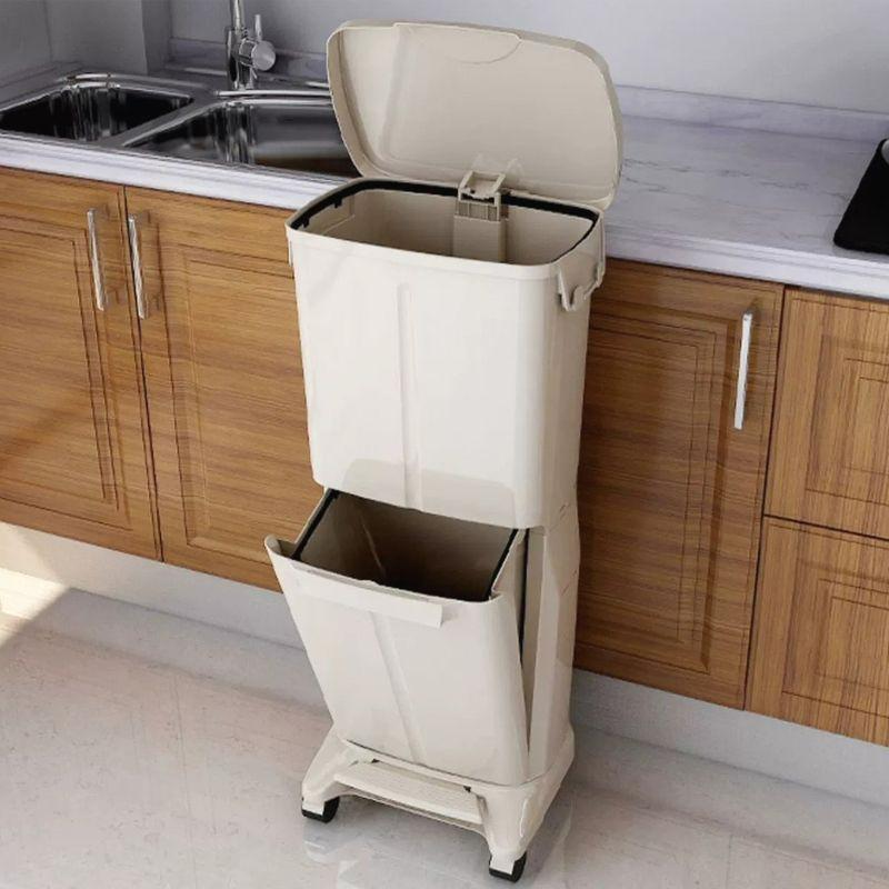 Thùng rác 2 tầng có nắp đậy và ngăn mở phía dưới, phù hợp với không gian bếp gia đình