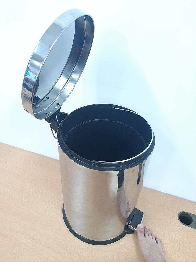 thung-rac-inox-dap-chan-20-lit-17