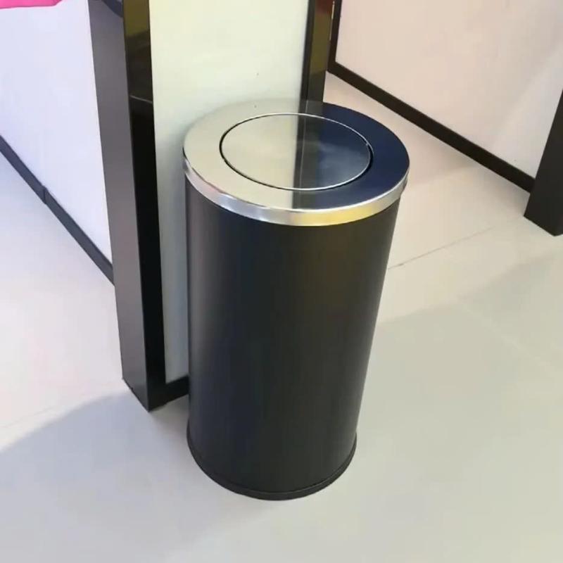 Thiết kế nắp lật bập bênh mang lại sự tiện lợi, gọn gàng và hiện đại cho các không gian văn phòng, sảnh khách sạn.
