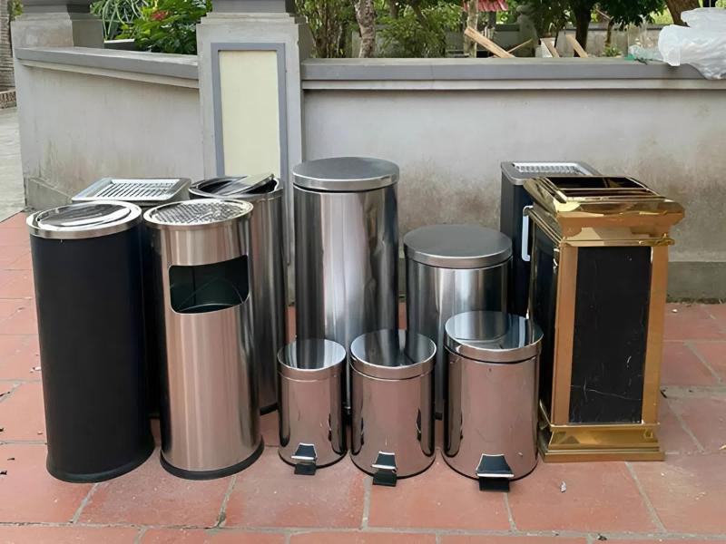 Thùng rác inox ngoài trời có độ bền cao, chịu được các tác động ngoài trời 