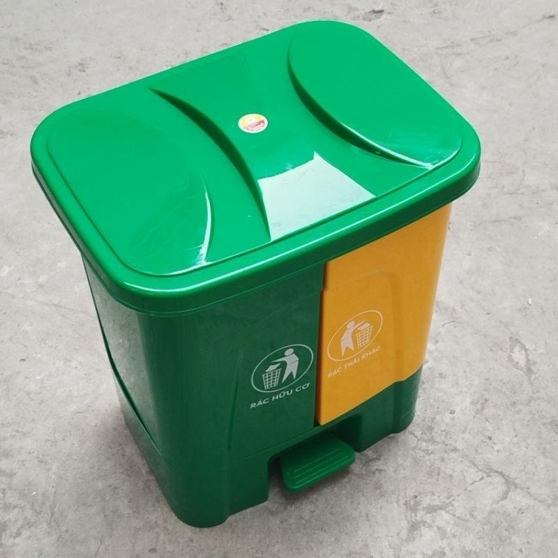 Thùng rác nhà bếp treo cánh tủ giúp bỏ rác thực phẩm nhanh chóng khi sơ chế