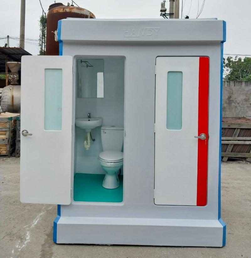 Mẫu nhà vệ sinh công cộng 2 buồng tích hợp bồn cầu, lavabo và không gian sử dụng riêng biệt
