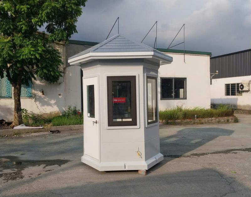 Bốt bảo vệ Thái Nguyên composite mái chóp, kiểu dáng đẹp phù hợp nhà máy, khu đô thị và cơ quan-e1761039037393