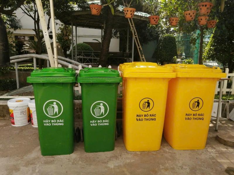 Thùng rác ngoài trời bằng nhựa nhiều dung tích đáp ứng nhu cầu thu gom rác tại khuôn viên