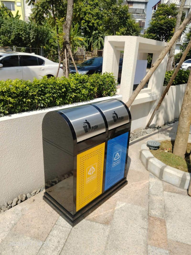 Thùng rác ngoài trời có thiết kế hiện đại, phù hợp với công viên và khu đô thị