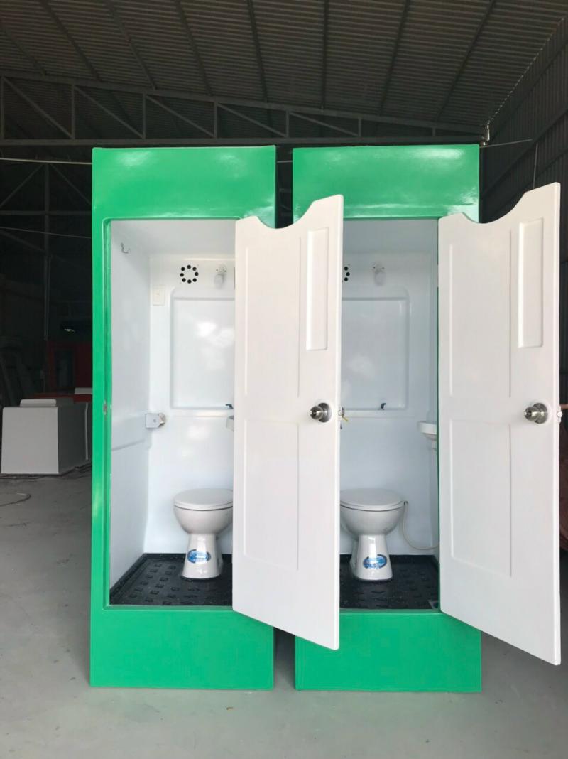 Nhà vệ sinh di động Cần Thơ dạng buồng đơn composite, phù hợp cho công trình và khu vực làm việc tạm thời