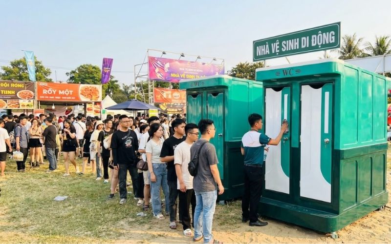 Cho thuê tổ hợp nhà vệ sinh di động nhiều buồng phục vụ sự kiện, Festival Biển Nha Trang.