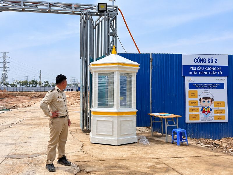 Chốt Gác Bảo Vệ Hình Lục Giác: Báo Giá Từ 20 Triệu 7 Mẫu cabin bảo vệ lục giác do CNC Thành Đạt thiết kế và thi công có kết cấu chắc chắn, phù hợp lắp đặt tại các khu vực ngoài trời.