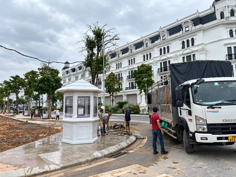 Chốt Gác Bảo Vệ Hình Lục Giác: Báo Giá Từ 20 Triệu 16 Thi công và lắp đặt chốt gác bảo vệ lục giác tại khu đô thị Phúc Yên