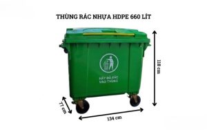 Thùng rác công cộng 660L có thiết kế miệng tương thích với ngàm gắp thủy lực của xe thu gom rác môi trường.