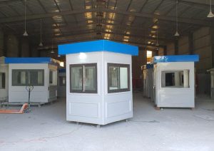 Bốt bảo vệ Thái Bình mái bằng xanh nổi bật, được sản xuất với nhiều kích thước khác nhau