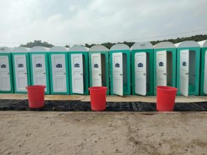 Dãy thuê nhà vệ sinh di động nam định được lắp đặt đồng bộ, phù hợp công trường và sự kiện đông người 