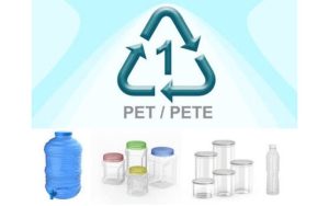 Ký hiệu tam giác tái chế số 1 dưới đáy bao bì chai nhựa Polyethylene Terephthalate (PET)