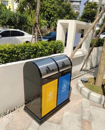 Thùng rác 2 ngăn sơn tĩnh điện được ứng dụng rộng rãi tại các khu công nghiệp, trường học, bệnh viện và khu đô thị.